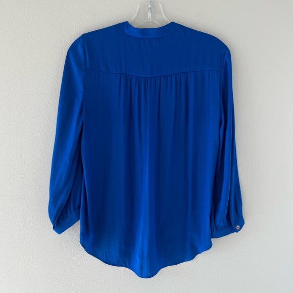 Vince Camuto Blue Relaxed V-neck Blouse with 3/4 Sleeves - Picture 3 of 6